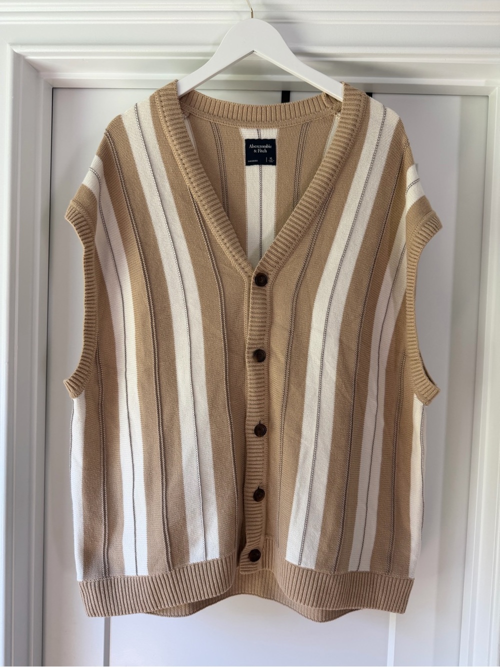 Abercrombie & Fitch Striped Sweater Vest Button Front Oversized Tan Cream XL